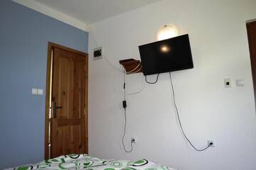 Фото номера Дом с 5 спальнями Гостевой дом Sichanova Guest House г. Brŭchkovtsi 10