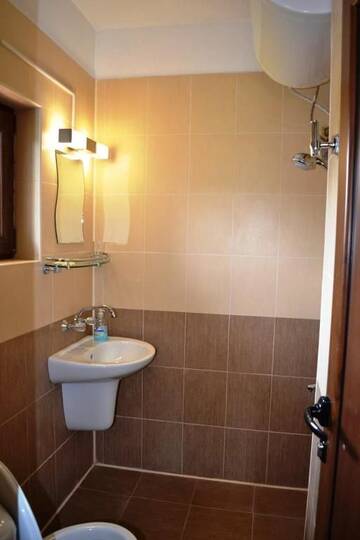 Фото номера Дом с 5 спальнями Гостевой дом Sichanova Guest House г. Brŭchkovtsi 16