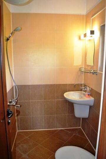Фото номера Дом с 5 спальнями Гостевой дом Sichanova Guest House г. Brŭchkovtsi 18