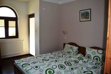 Фото номера Дом с 5 спальнями Гостевой дом Sichanova Guest House г. Brŭchkovtsi 9